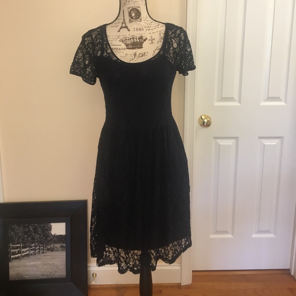 Maison Jules Navy Lace Pleated Cap sleeve Dress M